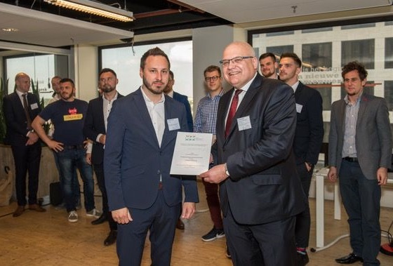 The winning startup: Michal Tresner, ThreatMark with H.E. Roman Buzek. 